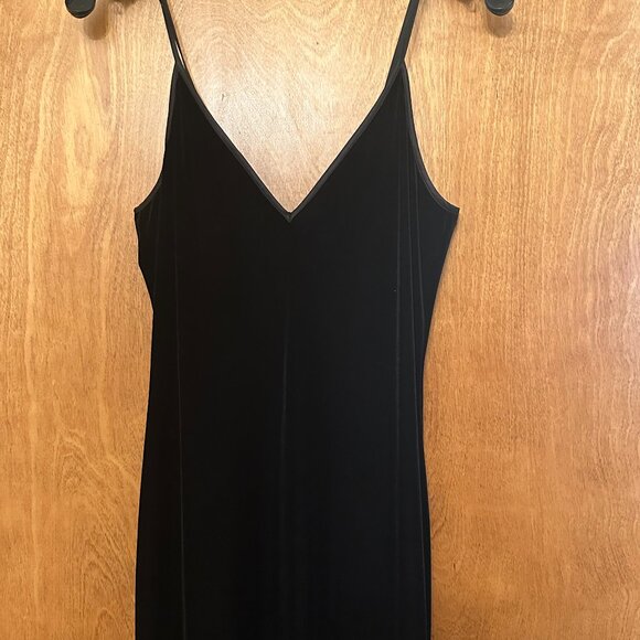 Black Velvet Long Gown Medium - Picture 1 of 6